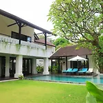 4Bedr Villa With Swimming Pool!